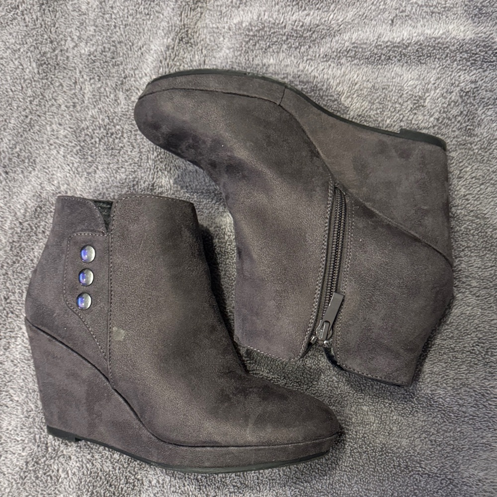 Laundry Elegant grey Wedge Ankle Boots women’s 7.5